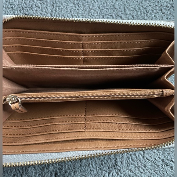 Fossil Logan Zip-Around Wristlet/Wallet - Picture 3 of 4
